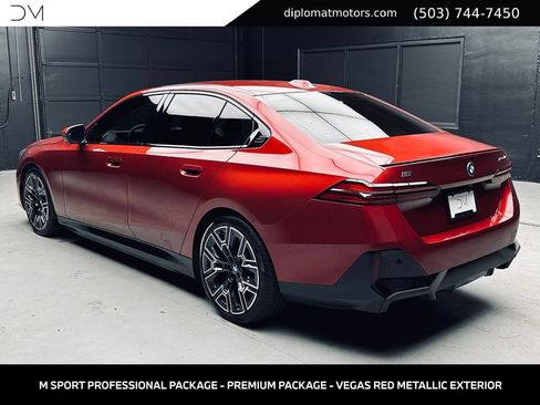 Used 2025 BMW i5 xDrive40 w/ M Sport Package AWD/4WD image 5