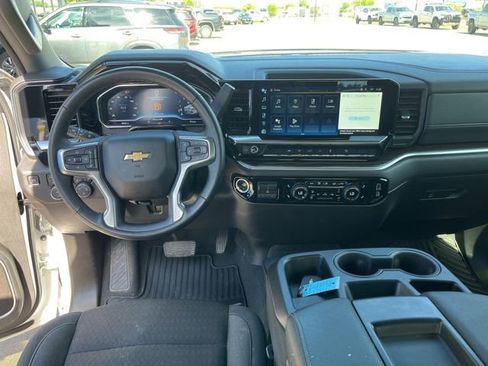 Used 2024 Chevrolet Silverado 1500 LT w/ Z71 Off-Road Package AWD/4WD image 11