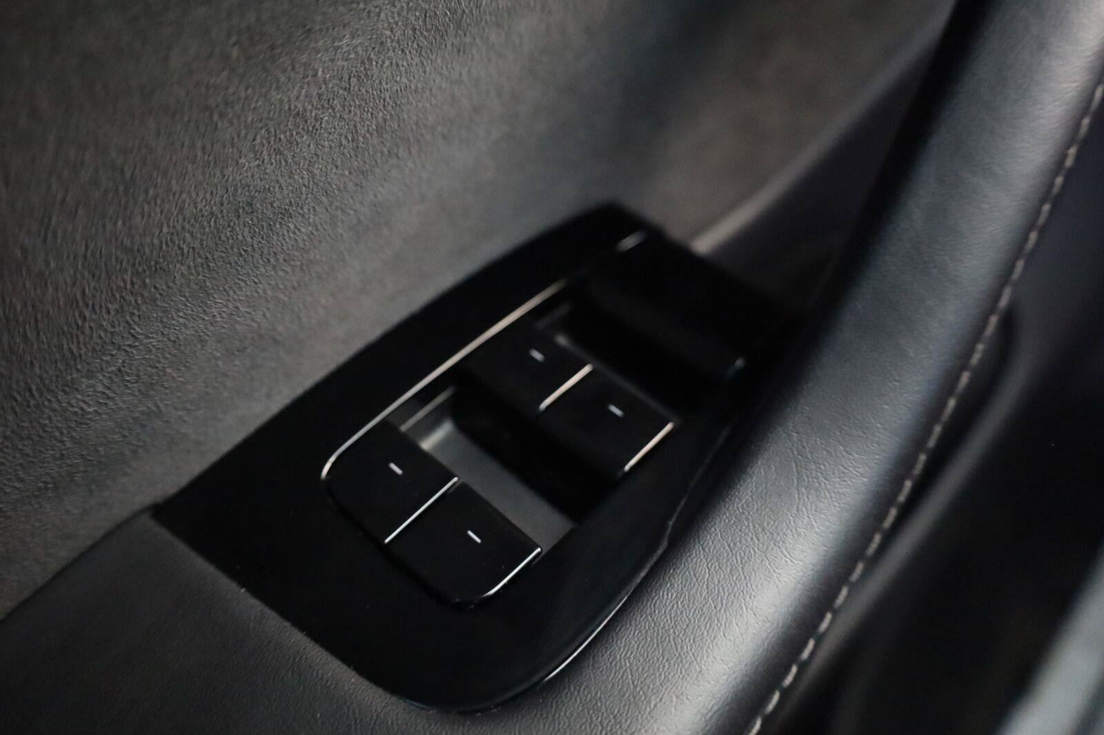 Used 2023 Tesla Model Y Long Range AWD/4WD image 36