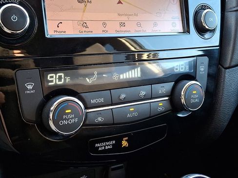 Used 2018 Nissan Rogue SV w/ Premium Package image 16