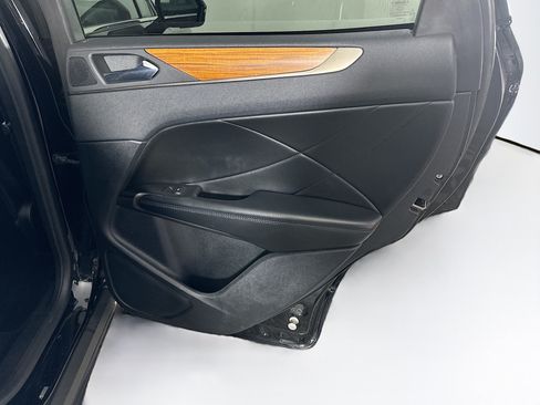Used 2019 Lincoln MKC Reserve w/ MKC Technology Package FWD image 31