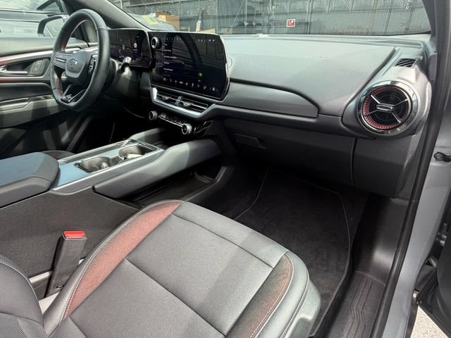Used 2024 Chevrolet Equinox EV RS FWD image 14