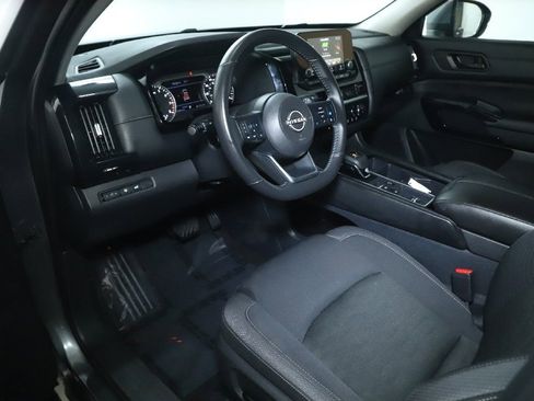 Used 2025 Nissan Pathfinder SV FWD image 18