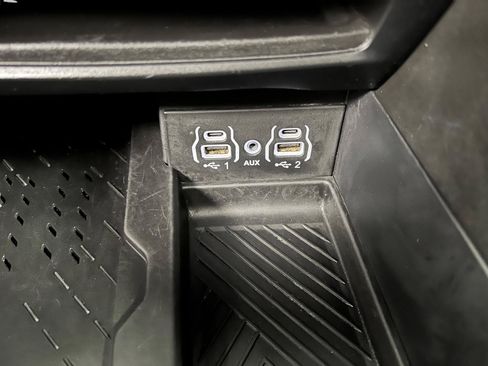 Used 2025 Chrysler Pacifica Limited FWD image 22