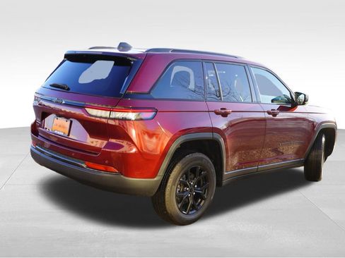 Certified 2025 Jeep Grand Cherokee Altitude image 5