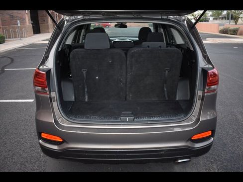 Used 2019 Kia Sorento LX image 25