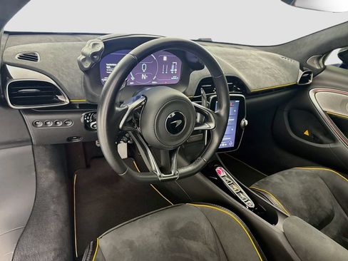 Used 2023 McLaren Artura RWD image 9