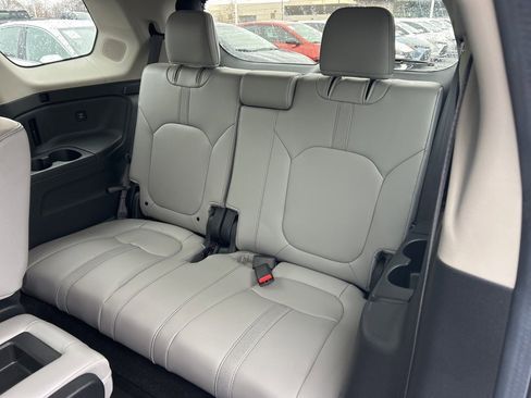 Used 2025 Honda Pilot Touring image 17