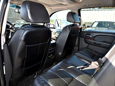Used 2007 GMC Sierra 3500 SLT w/ Entertainment Package RWD image 10
