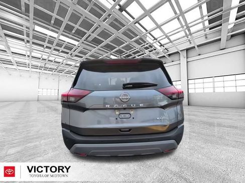Used 2023 Nissan Rogue SV FWD image 4
