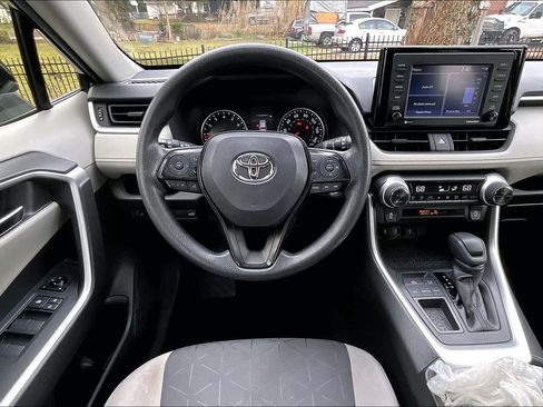 Used 2021 Toyota RAV4 XLE w/ Convenience Package image 6