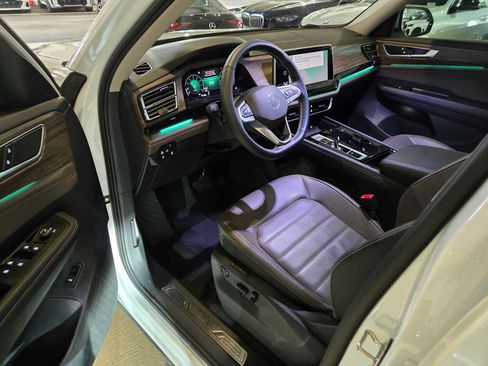 Used 2025 Volkswagen Atlas SEL AWD/4WD image 20