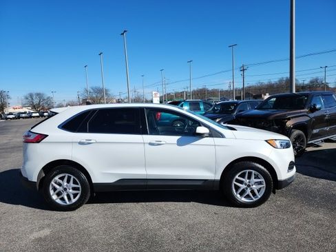 Used 2024 Ford Edge SEL w/ Convenience Package image 4