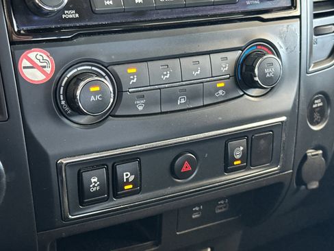 Certified 2022 Nissan Titan SV image 19