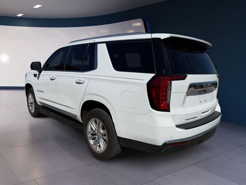 Used 2023 GMC Yukon SLT w/ SLT Luxury Package image 3