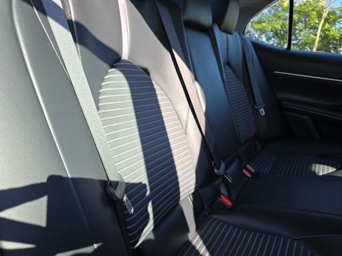 Used 2023 Toyota Camry SE image 19