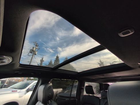 Used 2022 Jeep Wagoneer Series I image 2