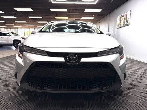 Used 2022 Toyota Corolla LE FWD image 3