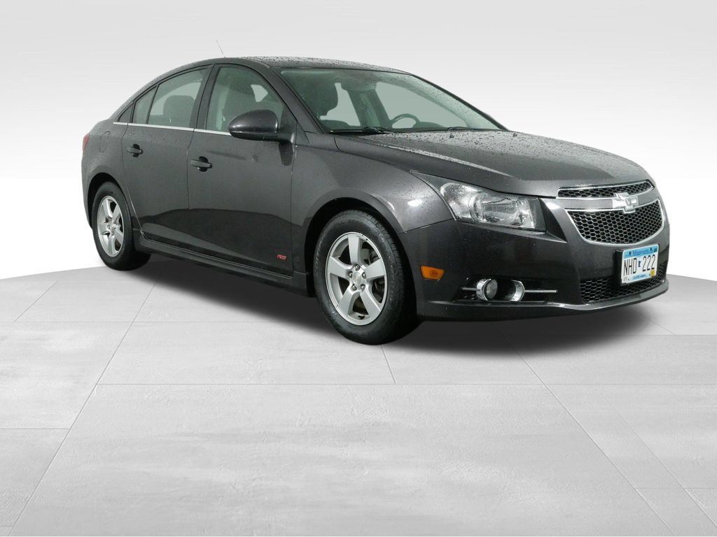 Used 2014 Chevrolet Cruze LT w/ RS Package FWD image 2