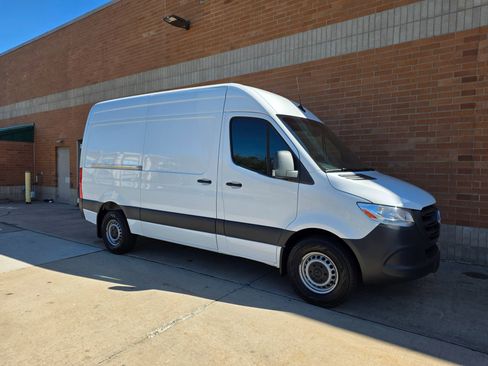 Used 2021 Mercedes-Benz Sprinter 2500 image 1