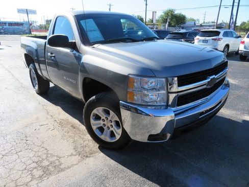 Used 2013 Chevrolet Silverado 1500 W/T RWD image 3