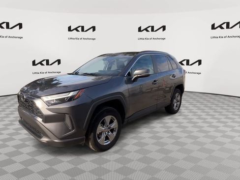 Used 2025 Toyota RAV4 XLE AWD/4WD image 4