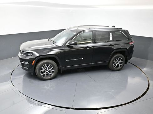 New 2025 Jeep Grand Cherokee Limited w/ Luxury Tech Group II image 30