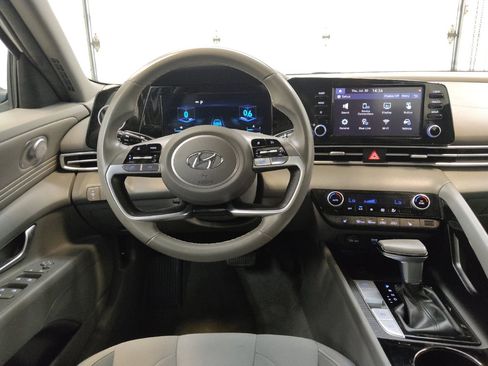 Used 2022 Hyundai Elantra SEL w/ Convenience Package FWD image 22