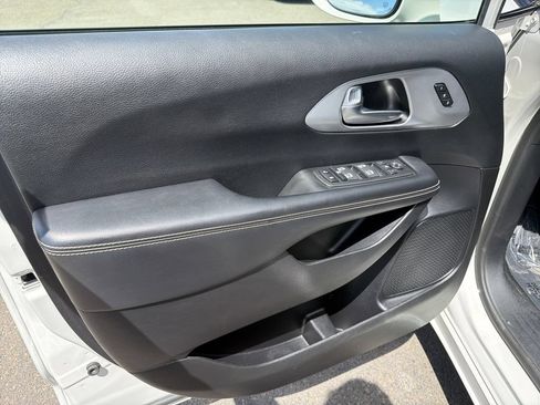 Used 2020 Chrysler Pacifica Limited w/ S Appearance Package FWD image 10
