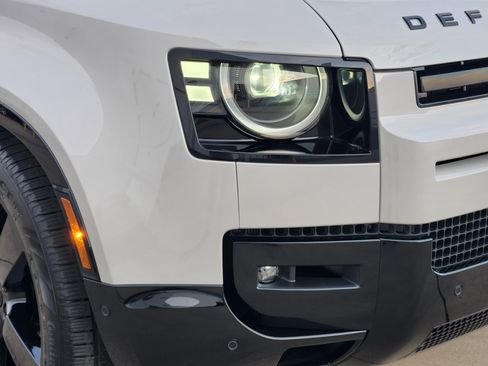 New 2026 Land Rover Defender 110 X-Dynamic SE image 8