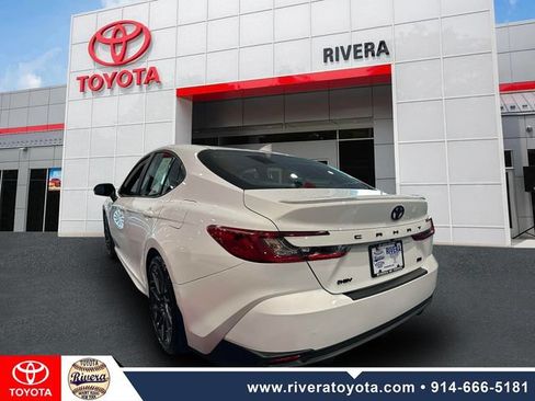Used 2025 Toyota Camry SE w/ Convenience Package FWD image 2