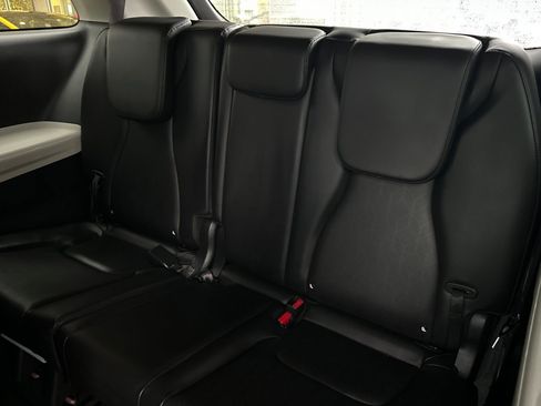 Used 2024 Kia Carnival LX image 15