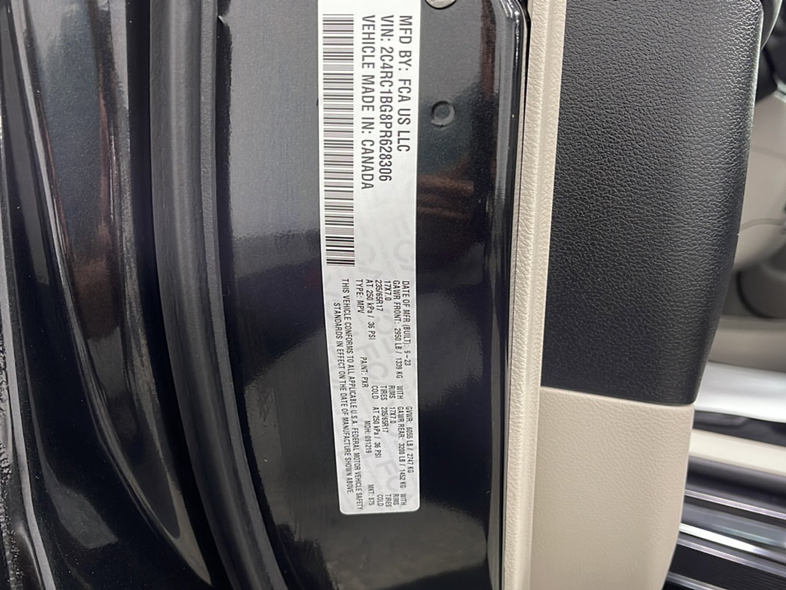 Used 2023 Chrysler Pacifica Touring-L FWD image 27