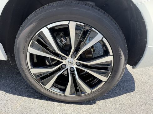 Certified 2023 Volvo XC60 B5 Plus w/ Climate Package FWD image 32