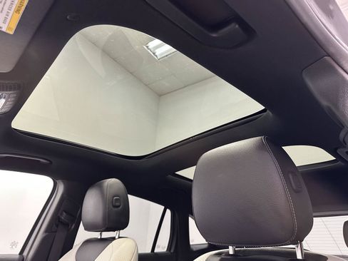 Used 2022 Mercedes-Benz GLA 250 4MATIC image 19