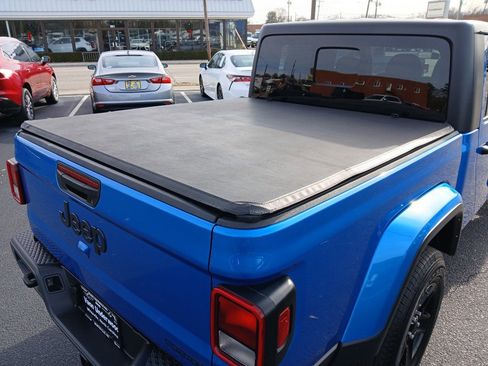 Used 2021 Jeep Gladiator Sport image 28