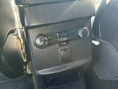 Used 2018 Ford Explorer XLT FWD image 21