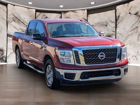 Used 2017 Nissan Titan SV RWD image 3