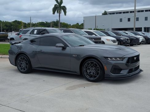 Used 2025 Ford Mustang GT RWD image 3