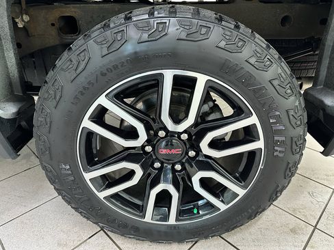 Certified 2023 GMC Sierra 1500 AT4 w/ AT4 Premium Package image 19