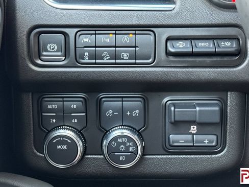 Used 2024 GMC Yukon AT4 w/ Technology Package AWD/4WD image 32