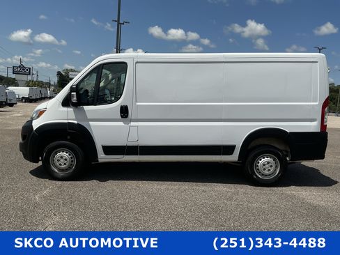Used 2025 RAM ProMaster 2500 w/ Convenience Group FWD image 2
