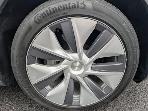 Used 2024 Tesla Model Y Long Range AWD/4WD image 9