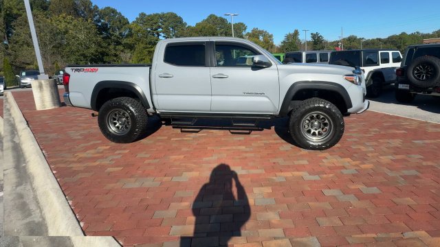 Used 2019 Toyota Tacoma TRD Off-Road AWD/4WD image 3