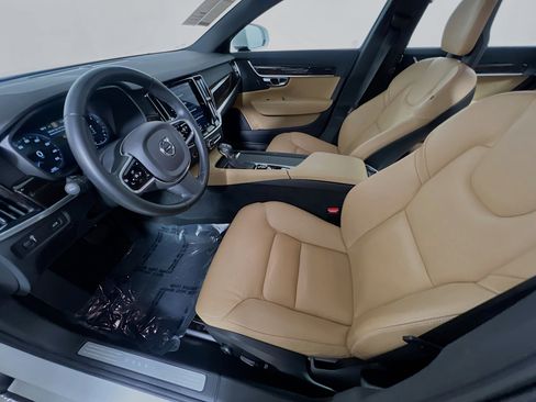 Used 2017 Volvo S90 T5 Momentum w/ Convenience Package image 15