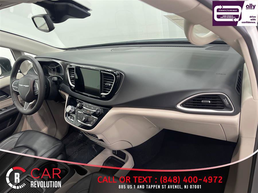 Used 2023 Chrysler Pacifica Touring-L FWD image 52