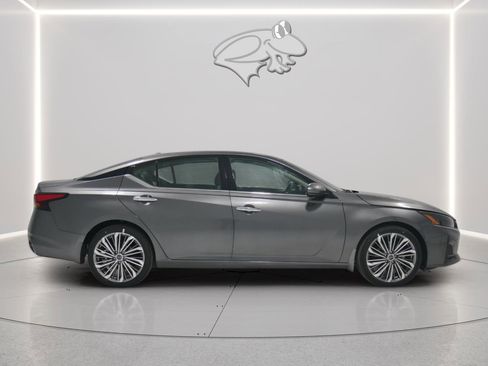New 2025 Nissan Altima 2.5 SL FWD image 4