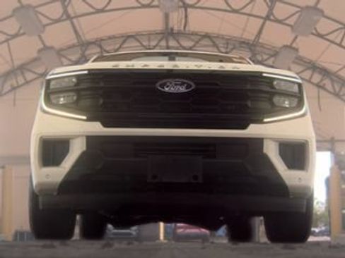 Used 2025 Ford Expedition Active AWD/4WD image 6