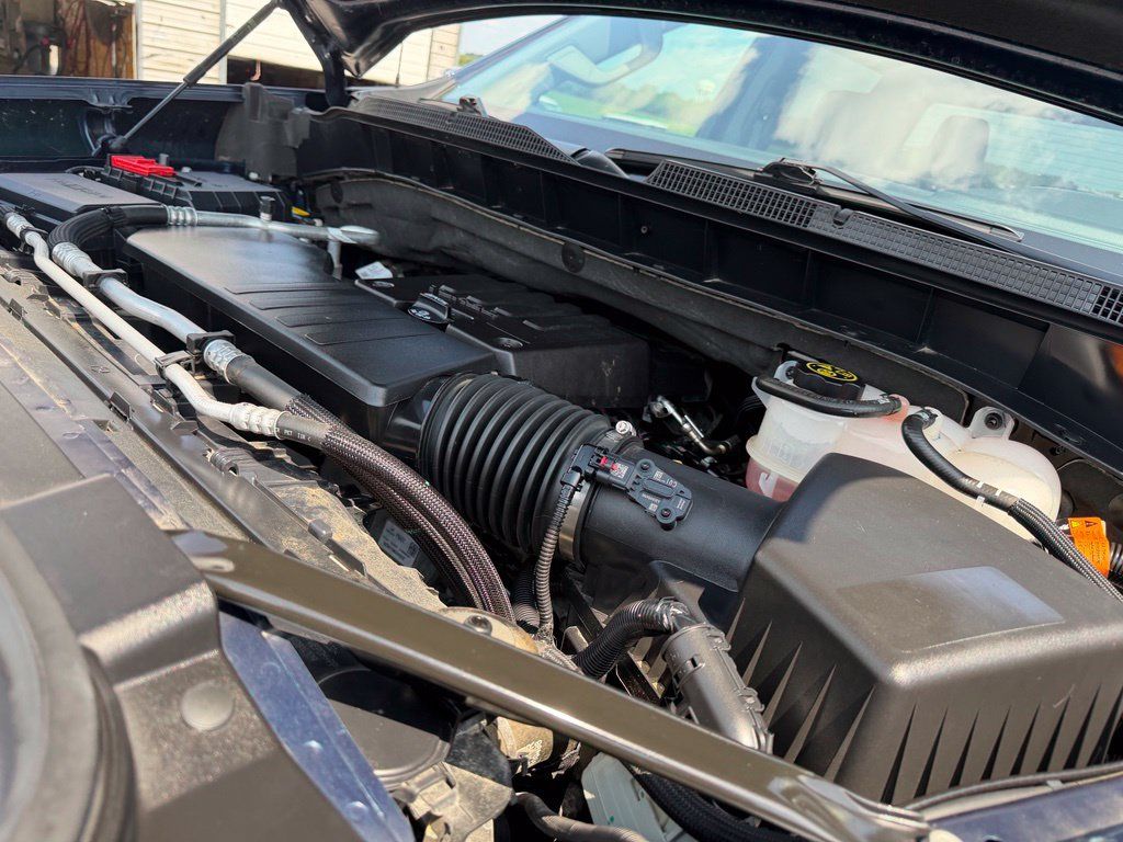 Used 2023 Chevrolet Silverado 1500 LT AWD/4WD image 6