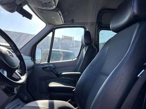 Used 2018 Mercedes-Benz Sprinter 2500 image 14